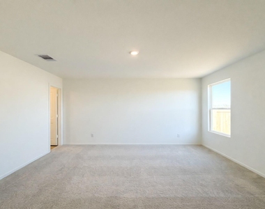 15684 Plum Brook Dr - Photo Thumbnail 6