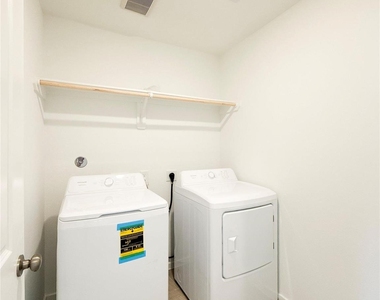 15684 Plum Brook Dr - Photo Thumbnail 1