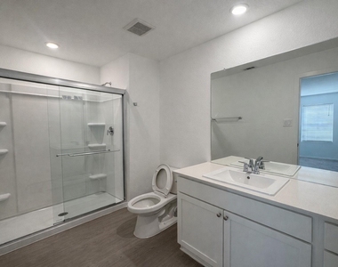 15684 Plum Brook Dr - Photo Thumbnail 3