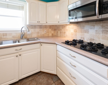 7546 Maple Tree Drive - Photo Thumbnail 14