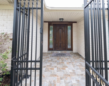 7546 Maple Tree Drive - Photo Thumbnail 3