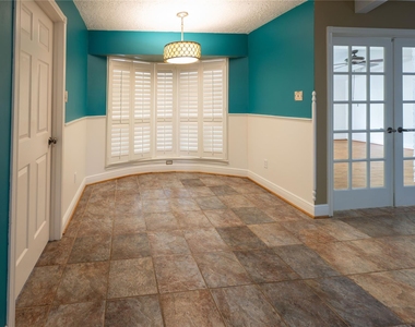 7546 Maple Tree Drive - Photo Thumbnail 11