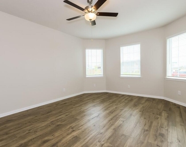 468 Beechwood Hacienda Drive - Photo Thumbnail 6