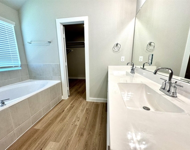 8615 Jetty Glen Drive - Photo Thumbnail 20