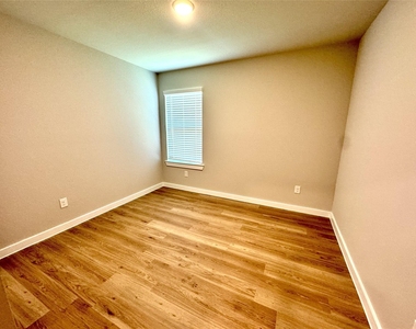 8615 Jetty Glen Drive - Photo Thumbnail 3