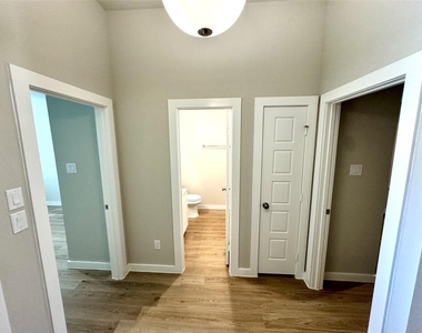 8615 Jetty Glen Drive - Photo Thumbnail 2