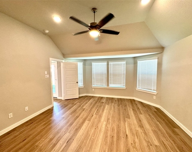 8615 Jetty Glen Drive - Photo Thumbnail 18