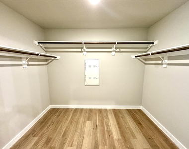 8615 Jetty Glen Drive - Photo Thumbnail 23