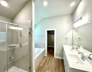 8615 Jetty Glen Drive - Photo Thumbnail 19