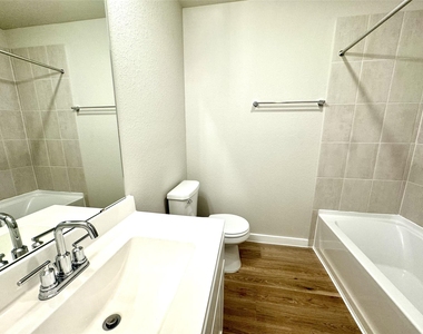 8615 Jetty Glen Drive - Photo Thumbnail 6