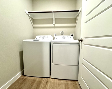 8615 Jetty Glen Drive - Photo Thumbnail 8