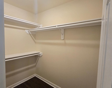 2112 Davis Street - Photo Thumbnail 15