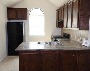 2112 Davis Street - Photo Thumbnail 2