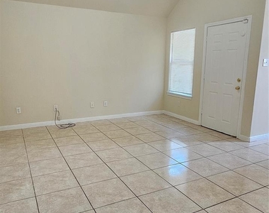 2112 Davis Street - Photo Thumbnail 4