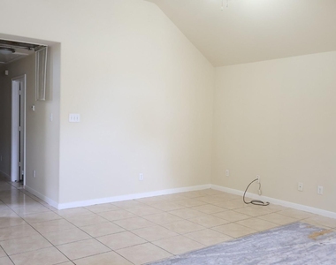 2112 Davis Street - Photo Thumbnail 5
