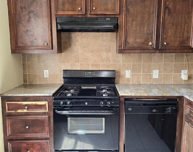 2112 Davis Street - Photo Thumbnail 3