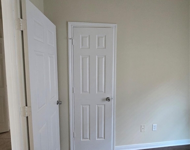 2112 Davis Street - Photo Thumbnail 7