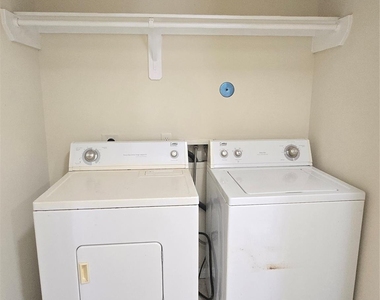 2112 Davis Street - Photo Thumbnail 11