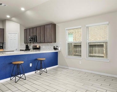 2214 Sand Lily Drive - Photo Thumbnail 9