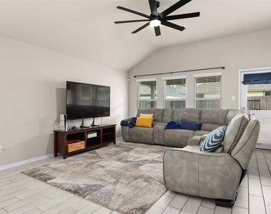 2214 Sand Lily Drive - Photo Thumbnail 10