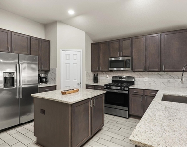 2214 Sand Lily Drive - Photo Thumbnail 7