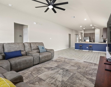 2214 Sand Lily Drive - Photo Thumbnail 12