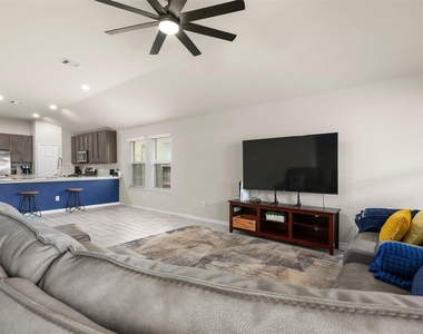 2214 Sand Lily Drive - Photo Thumbnail 13