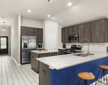 2214 Sand Lily Drive - Photo Thumbnail 6