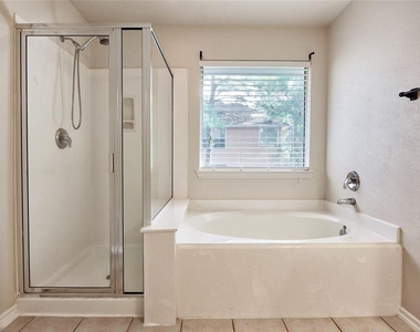 74 Blue Creek Court Court - Photo Thumbnail 13