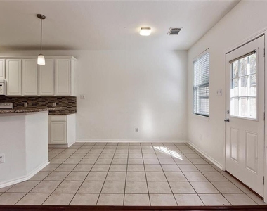 74 Blue Creek Court Court - Photo Thumbnail 8