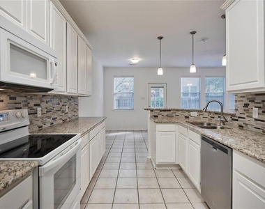74 Blue Creek Court Court - Photo Thumbnail 6