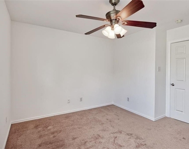 74 Blue Creek Court Court - Photo Thumbnail 12