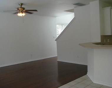 74 Blue Creek Court Court - Photo Thumbnail 4