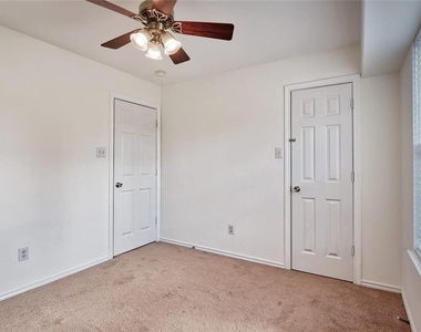 74 Blue Creek Court Court - Photo Thumbnail 11