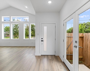 8109 Hamlet Street - Photo Thumbnail 3