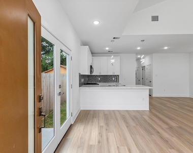 8109 Hamlet Street - Photo Thumbnail 2