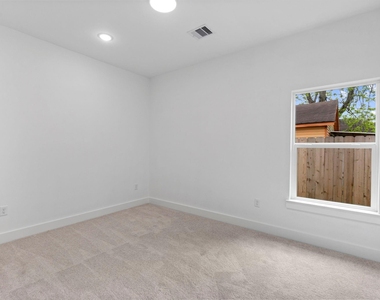 8109 Hamlet Street - Photo Thumbnail 9