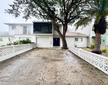 4 Colonial Drive - Photo Thumbnail 1