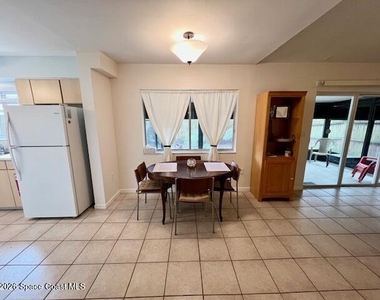 4 Colonial Drive - Photo Thumbnail 3