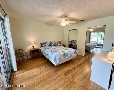 4 Colonial Drive - Photo Thumbnail 17