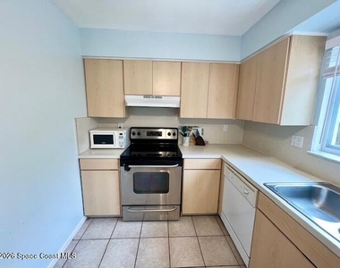 4 Colonial Drive - Photo Thumbnail 9