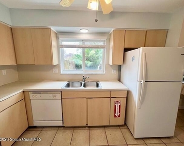 4 Colonial Drive - Photo Thumbnail 8