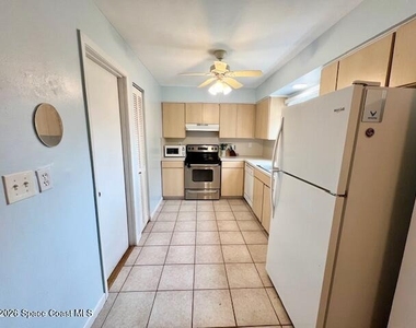 4 Colonial Drive - Photo Thumbnail 7