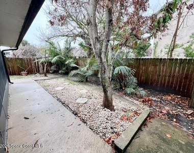 4 Colonial Drive - Photo Thumbnail 23