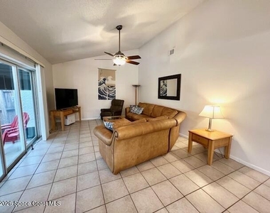 4 Colonial Drive - Photo Thumbnail 5