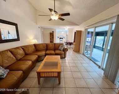 4 Colonial Drive - Photo Thumbnail 6