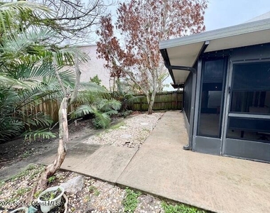4 Colonial Drive - Photo Thumbnail 24
