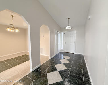 866 Hanau Avenue Nw - Photo Thumbnail 1