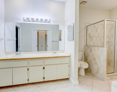 7032 River Run Boulevard - Photo Thumbnail 15
