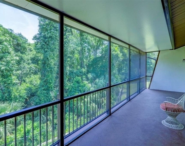 7032 River Run Boulevard - Photo Thumbnail 9